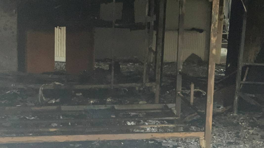 Alacaklı işçi sinir krizi geçirdi! Bıçak çekti, 30 işçinin bulunduğu binayı ateşe verdi! 7